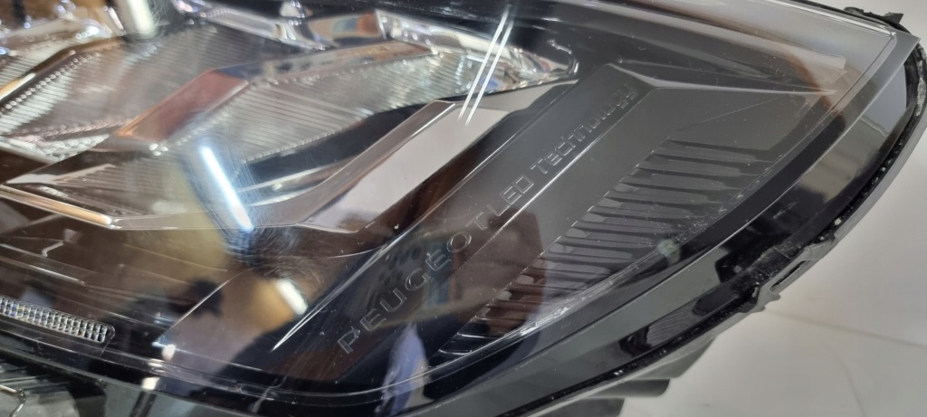 фото №12, Лампа передняя левая фара led peugeot 208 ii