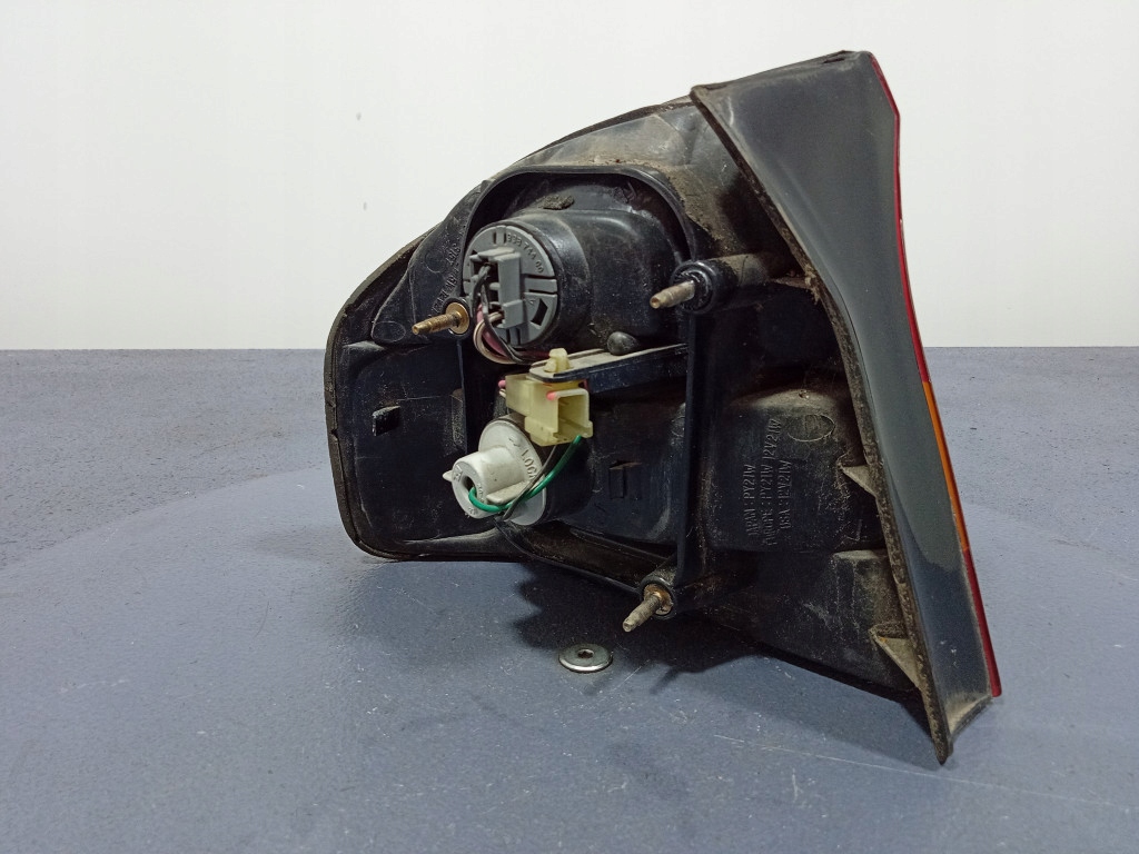 фото №4, Subaru legacy iii be sedan 98- лампа задняя правая наружная 2sd935709