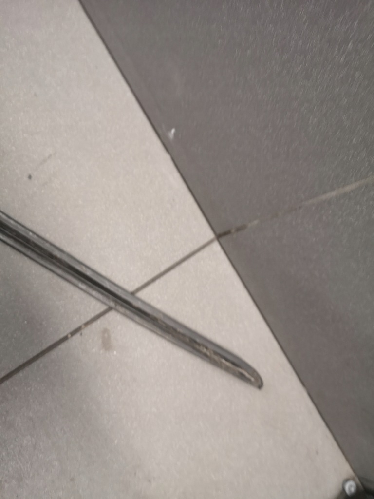 фото №5, Молдинг прокладка стекло правый перед audi a8 d3