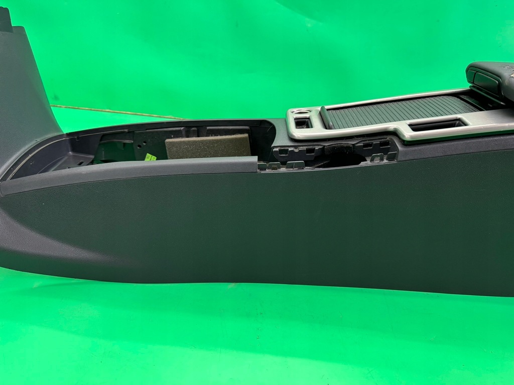 фото №7, Тунель середній підлокітник рамка 30755374 volvo c30 06- europa