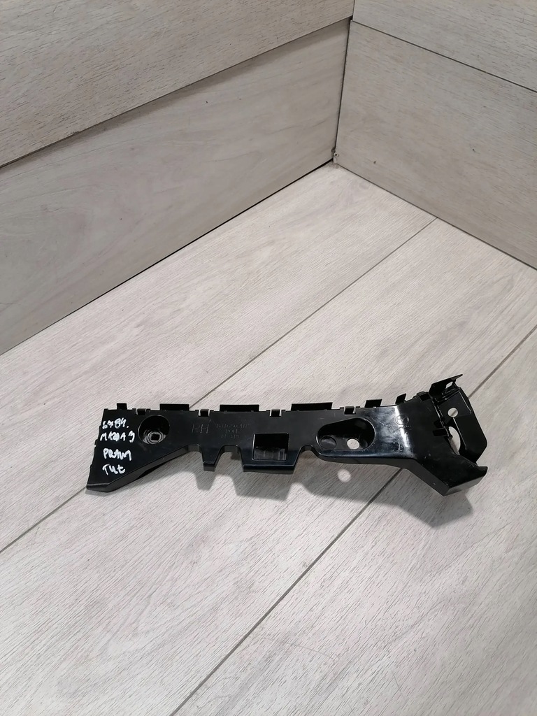 фото №1, Mazda 3 напрямна бампер правий задня bjt6502h1