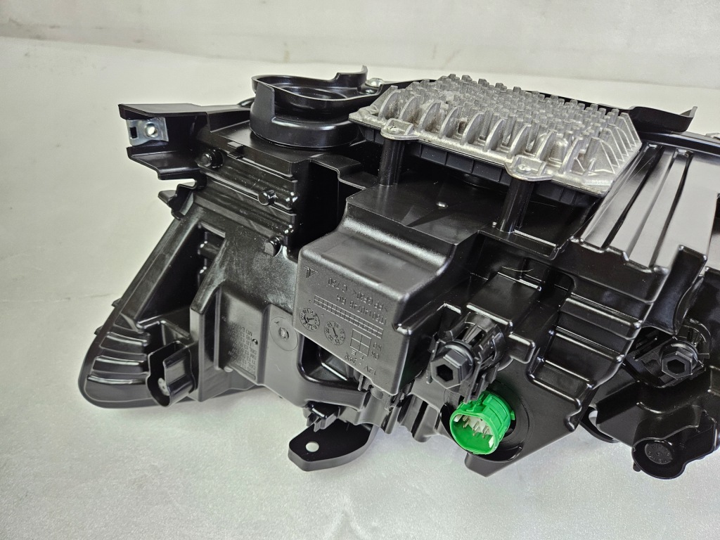 Правий фара перед maserati levante 1 рестайлінг  trofeo full led 670159536 ідеальний стан Оригінал