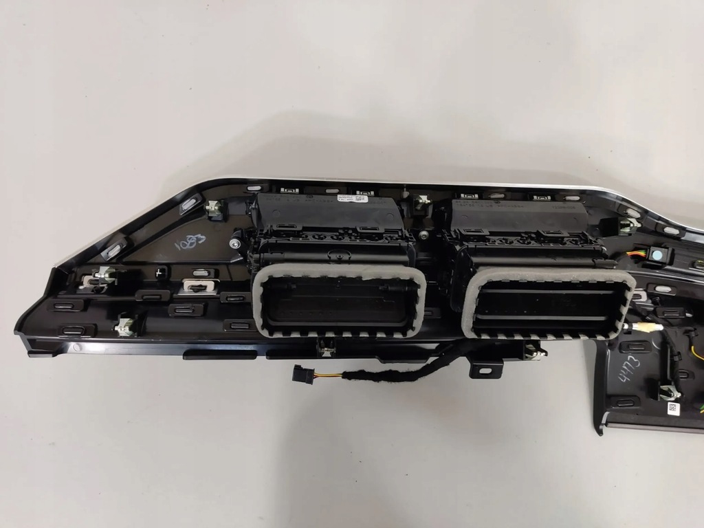 фото №11, Bmw x6m g06 f96 2023 з передній панелі приладова, консоль