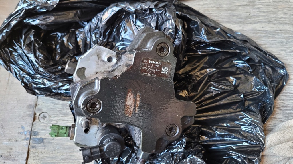 Купити Насос пального упорскування volvo 2.4 d5 30756125