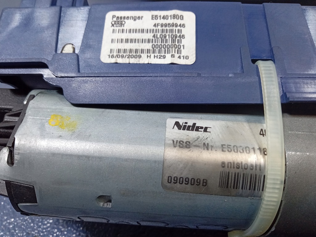 фото №6, Audi q7 i 4l двигун задній кришки правий 4l0827852d