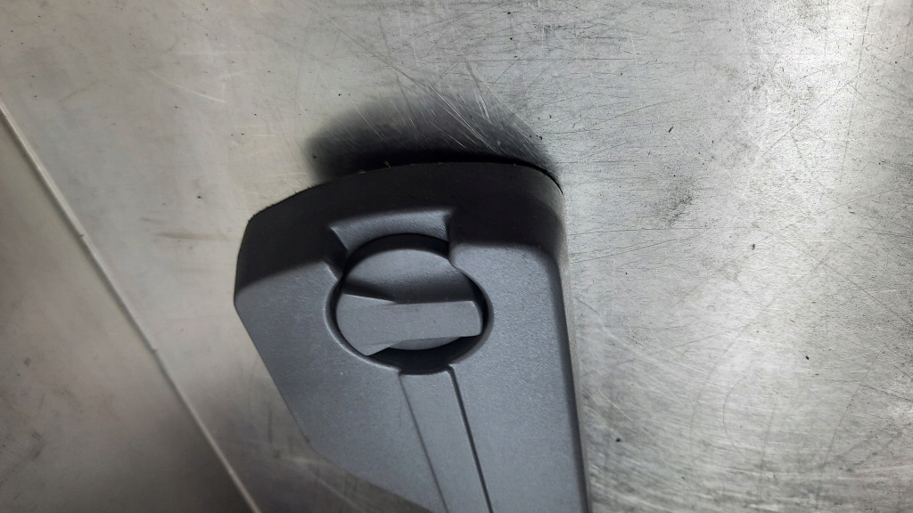 фото №5, Кронштейн треугольник предупредительный 30673261 volvo