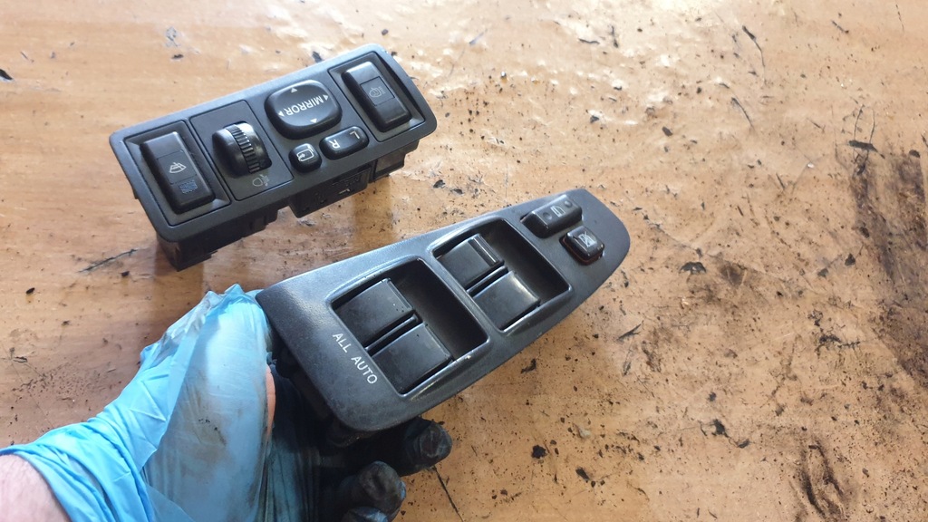 фото №1, Toyota avensis t25 переключатель окон левый перед