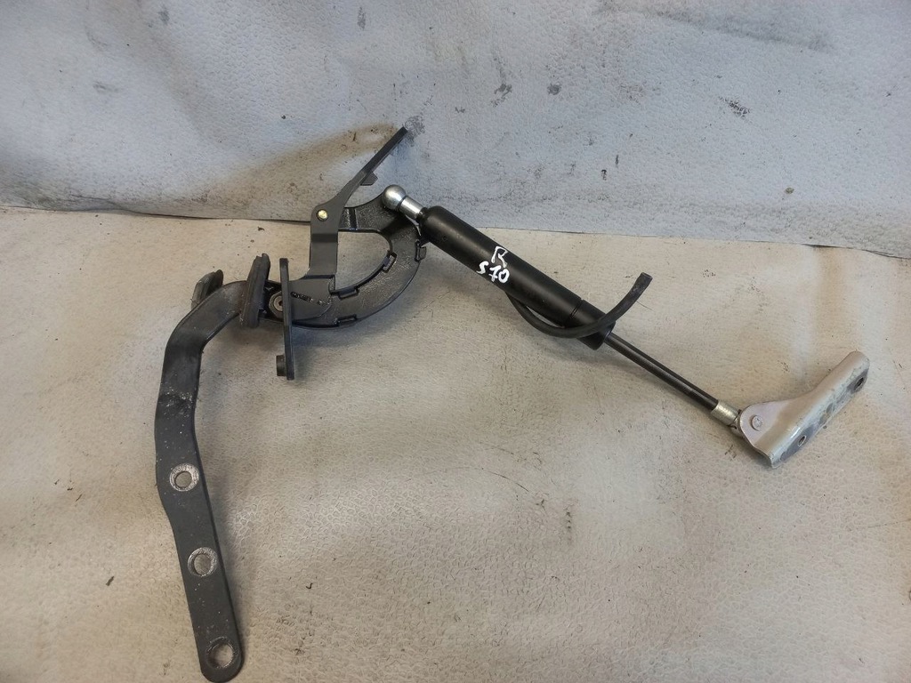 фото №1, Правий петля задній кришки v70 привід volvo