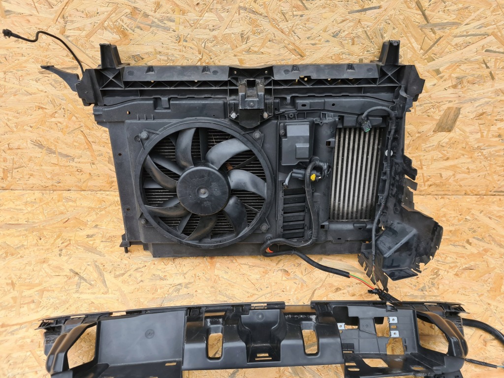 фото №8, Peugeot 3008 1 i 13- pas передний перед 2.0 передняя панель