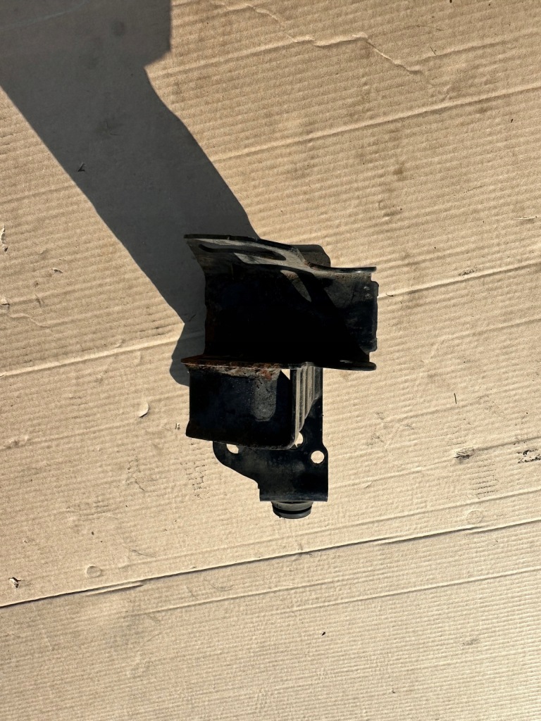 фото №1, Audi q7 кронштейн do бампера 4l0807133b.....