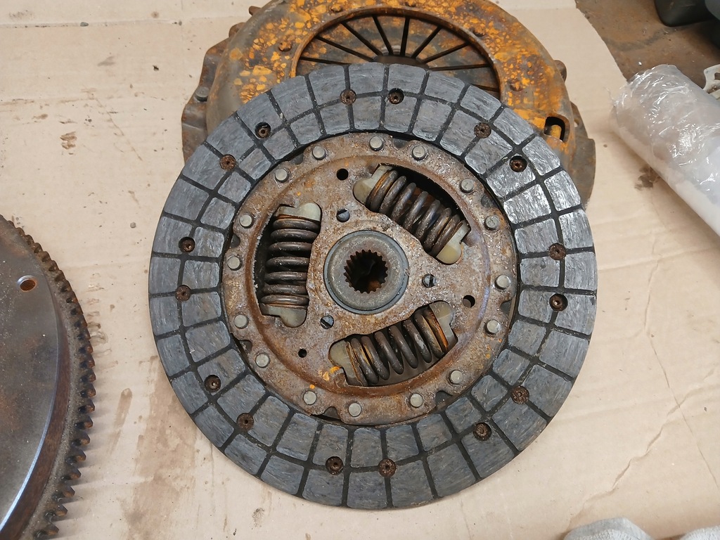 фото №5, Suzuki vitara i 2.0 v6 сцепление с колесом zmachowym