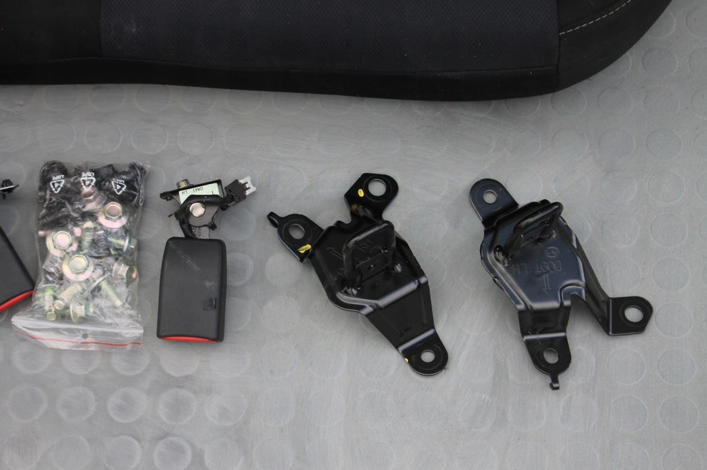 фото №5, Заднее сиденье задняя кронштейн mazda 2 dj dl hb 14-20