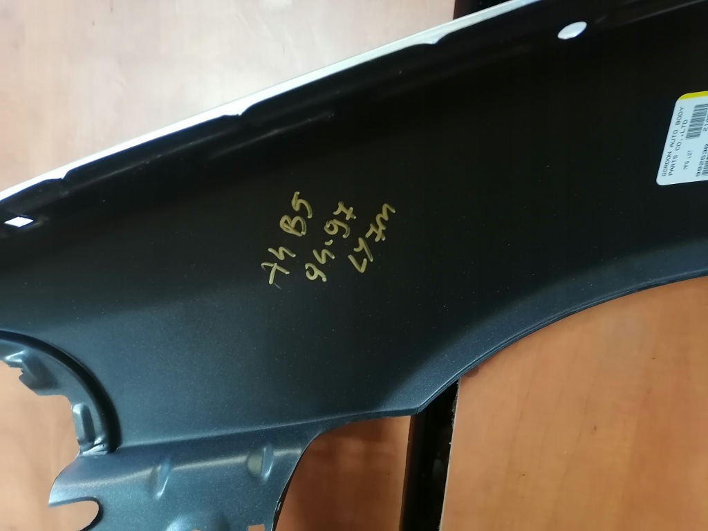 Крыло  правый  перед audi a4 b5 94-97 ly7m Киев