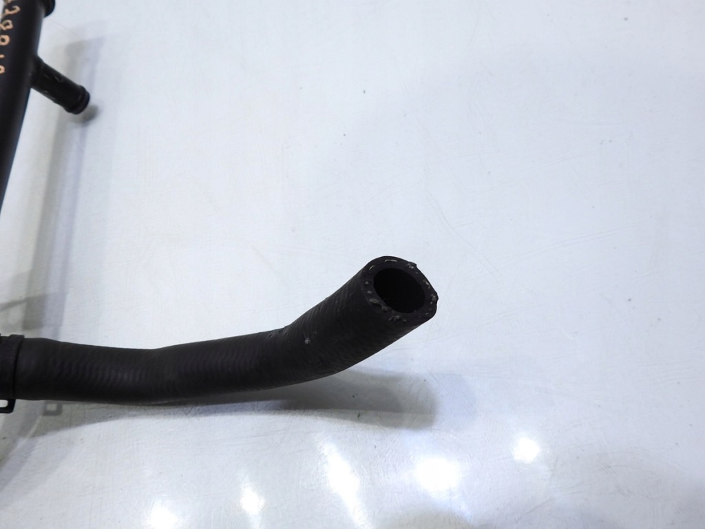 Патрубок трубка води audi a3 8p 1.9 tdi 038121065cs Недорого