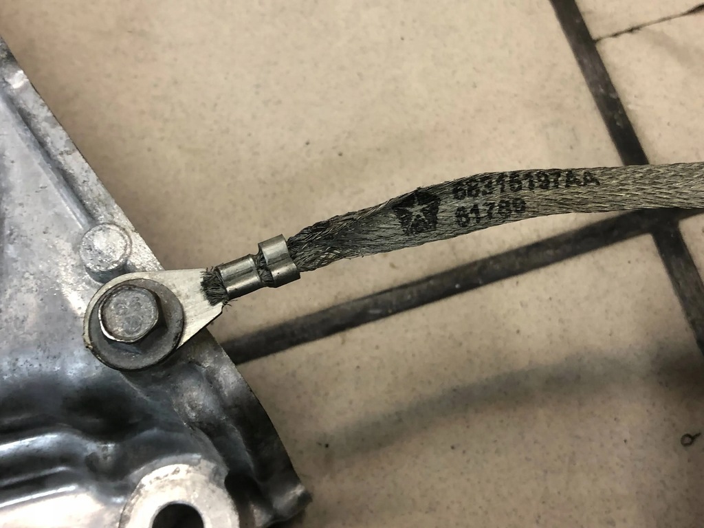 фото №9, Кришка корпус розподільного валу chrysler pacifica 3.6 v6 04893784ae