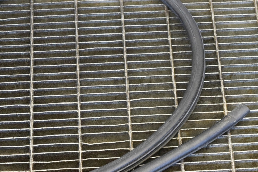 фото №4, Mitsubishi l200 triton kb задняя правая прокладка стекло резиновый 2012