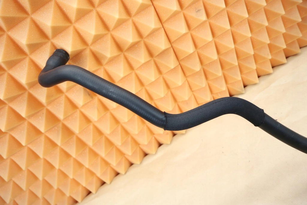 Mercedes ml w164 рестайлинг  труба пабтрубок  шланг воды 3.0 cdi a1645062135 Оригинал