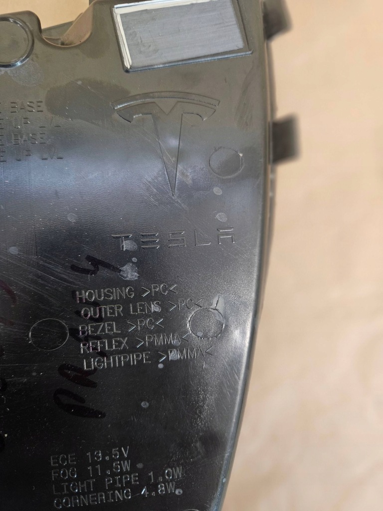 Купить Лампа перед tesla model s led drl 12-20 rh 600591600g