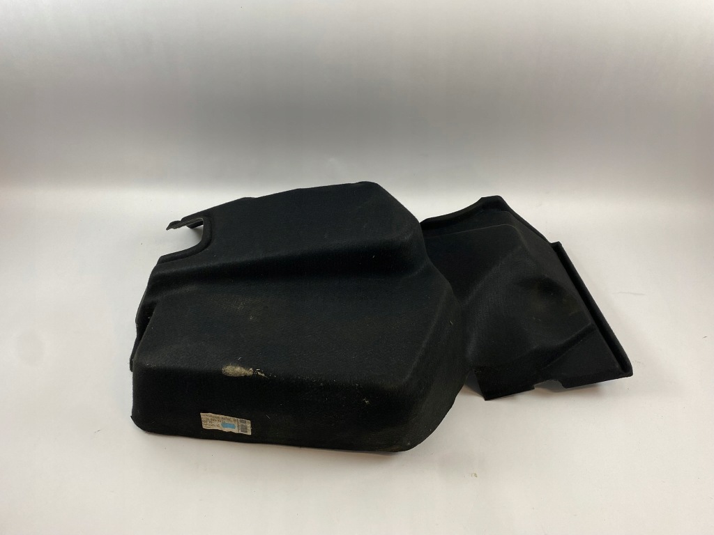 Пластик захист обшивка багажника правий задній mercedes w124 1246935433 Зі Шроту