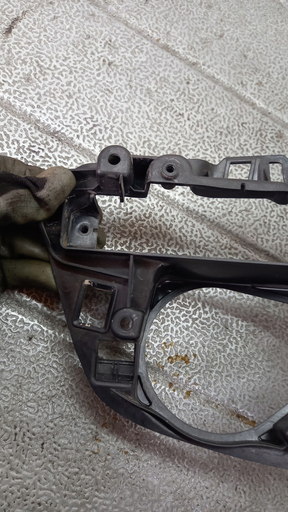 фото №3, Кронштейн радио volvo xc60 30781190