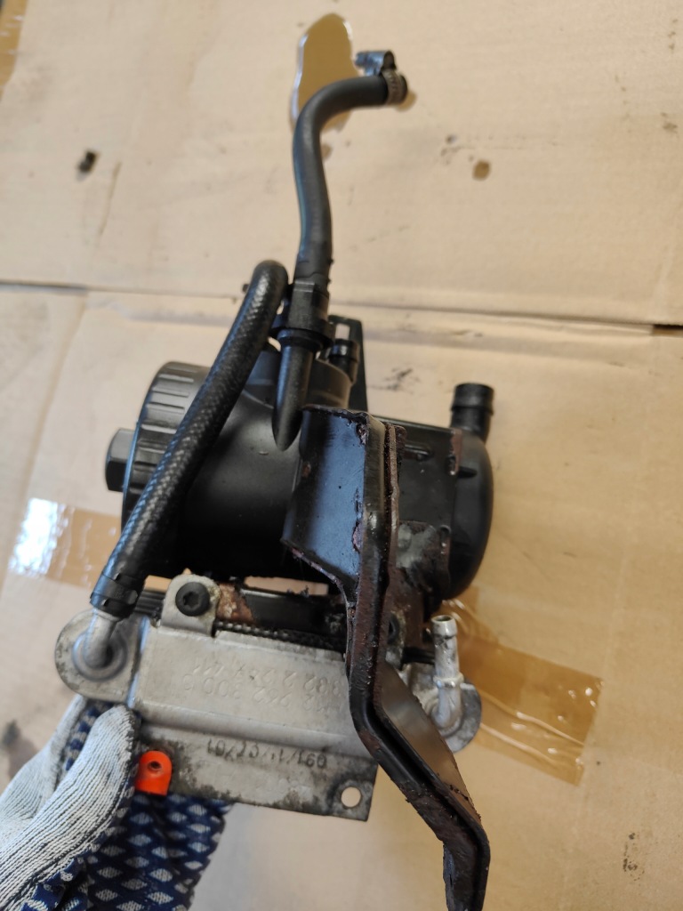 Bmw seria 3 e46 2.0d корпус фільтра пального з радіатор 2247411 Зі Шроту