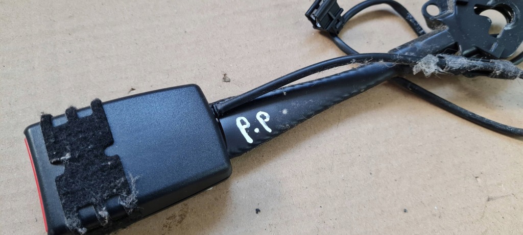 A4 b8 рестайлинг  клипса поперечина безопасности правая левая перед 8k0857755f a5 8t в Украине