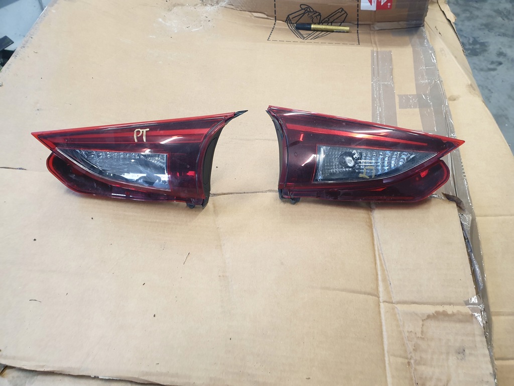 фото №9, Mazda 3 bm лампа задня w кришка багажника права ліва