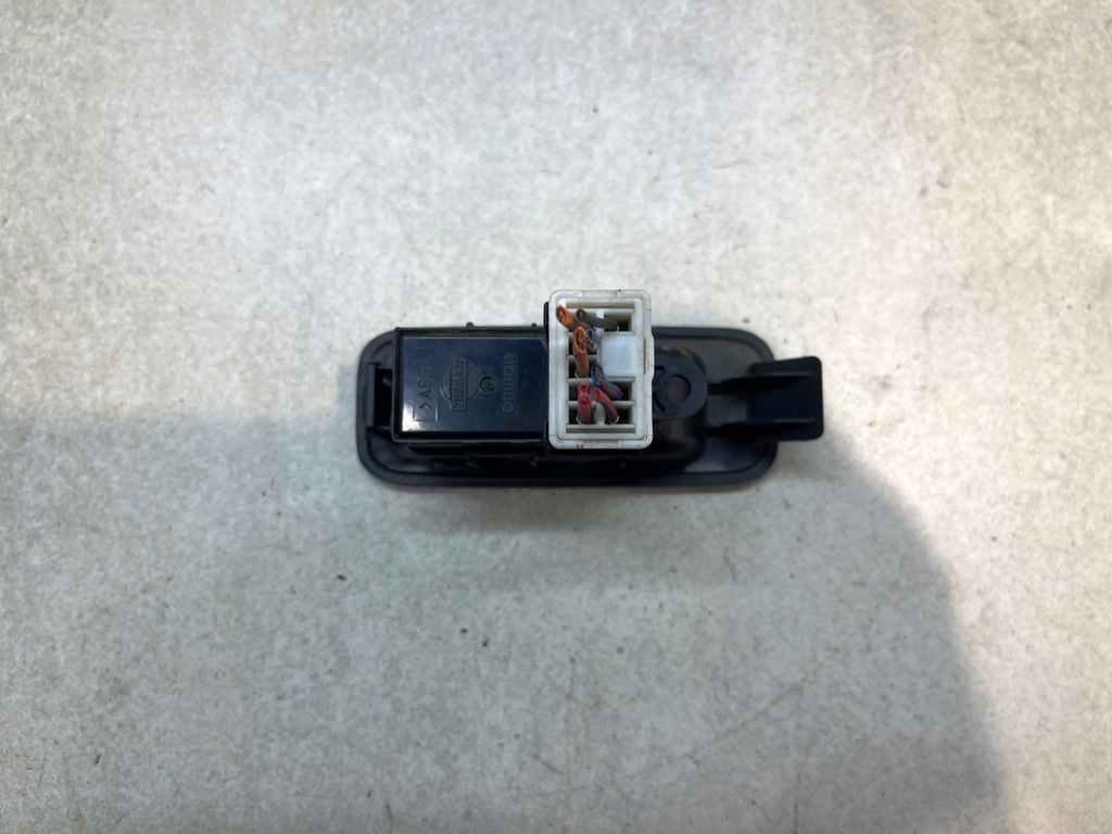 фото №8, Панель вікон i перемикачі primera p12 1.9dci 25401av640