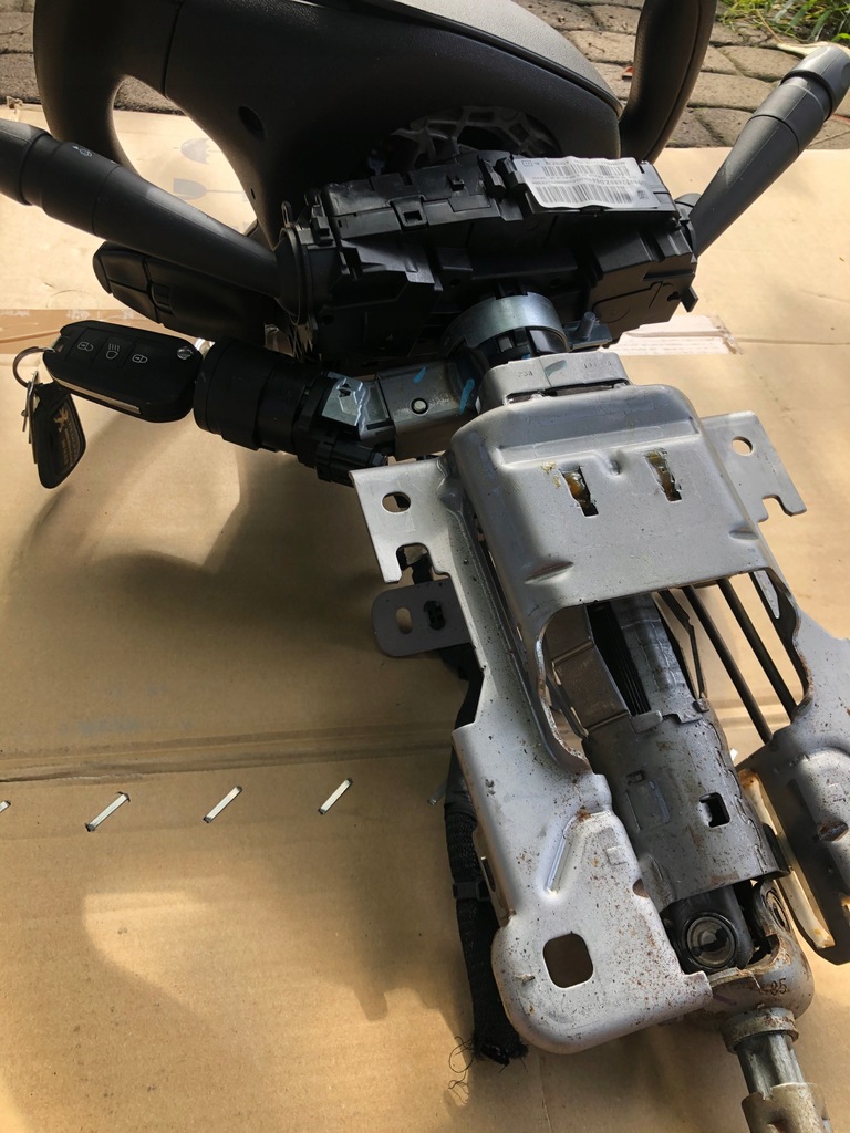 фото №7, Peugeot 208 колонка воздуховод подушка безопасности переключатели taśm