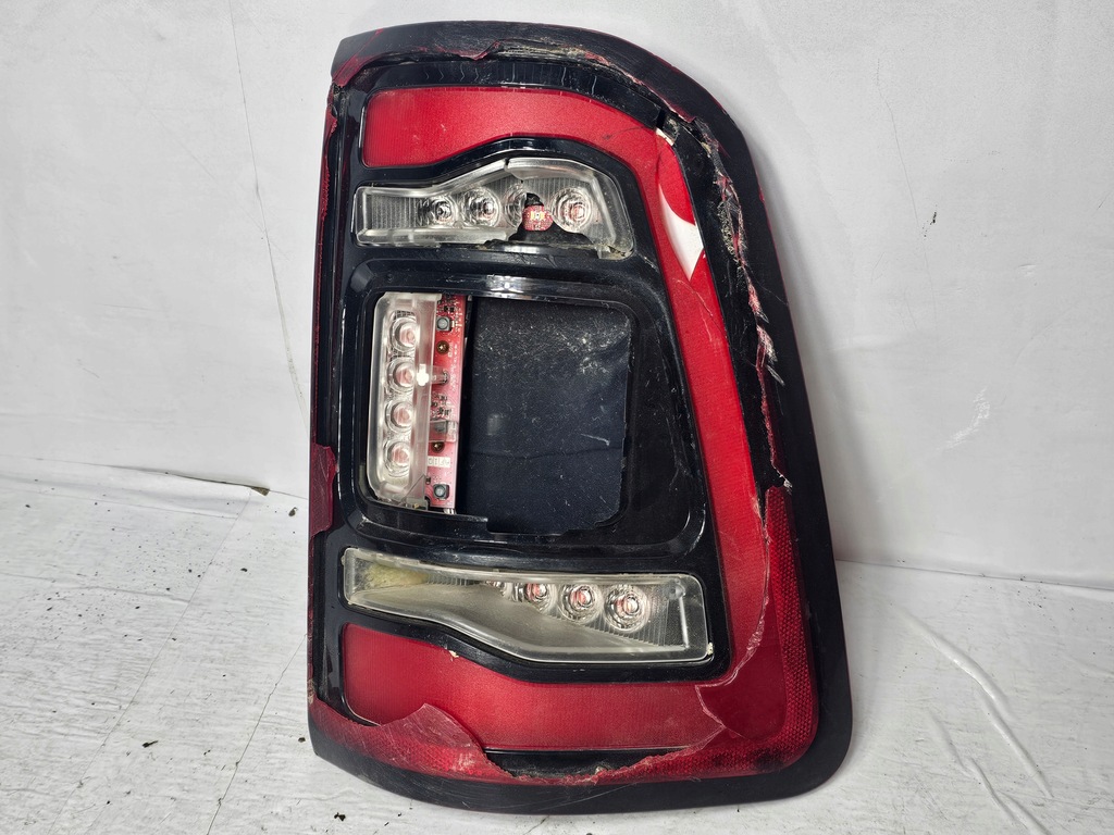 фото №11, Dodge ram v 19- лампа левый правый задняя 55112993ad 55112992ad usa