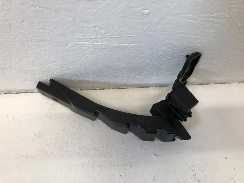 фото №6, Jaguar e-pace напрямна бампера заднього правий