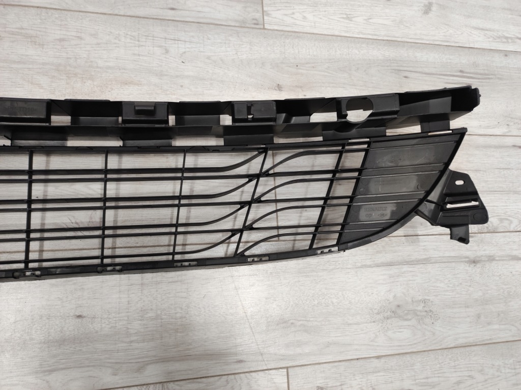 Купить Решётка средняя бампера передний renault megane 3 622540001r