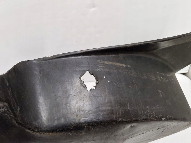 Купити Mercedes w123 захист пластик ніша колеса багажника правий задній