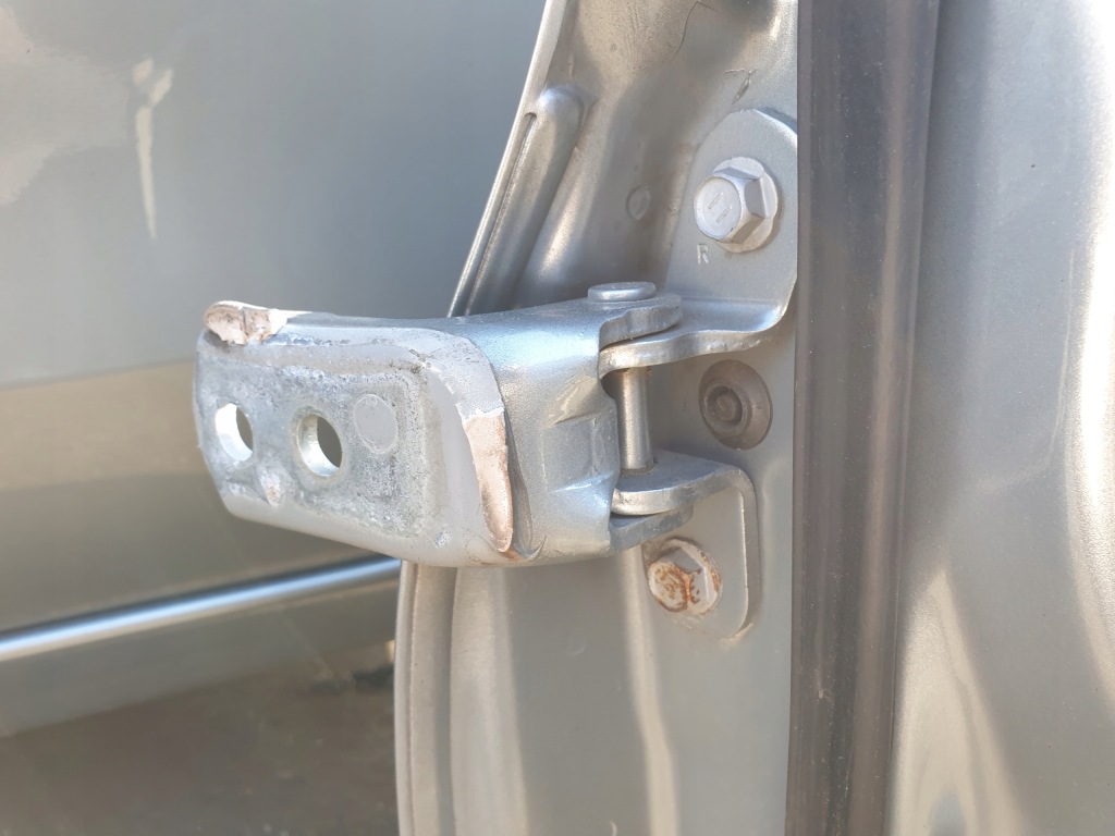 фото №10, Петля с дверь правый перед toyota yaris ii оригинальный номер