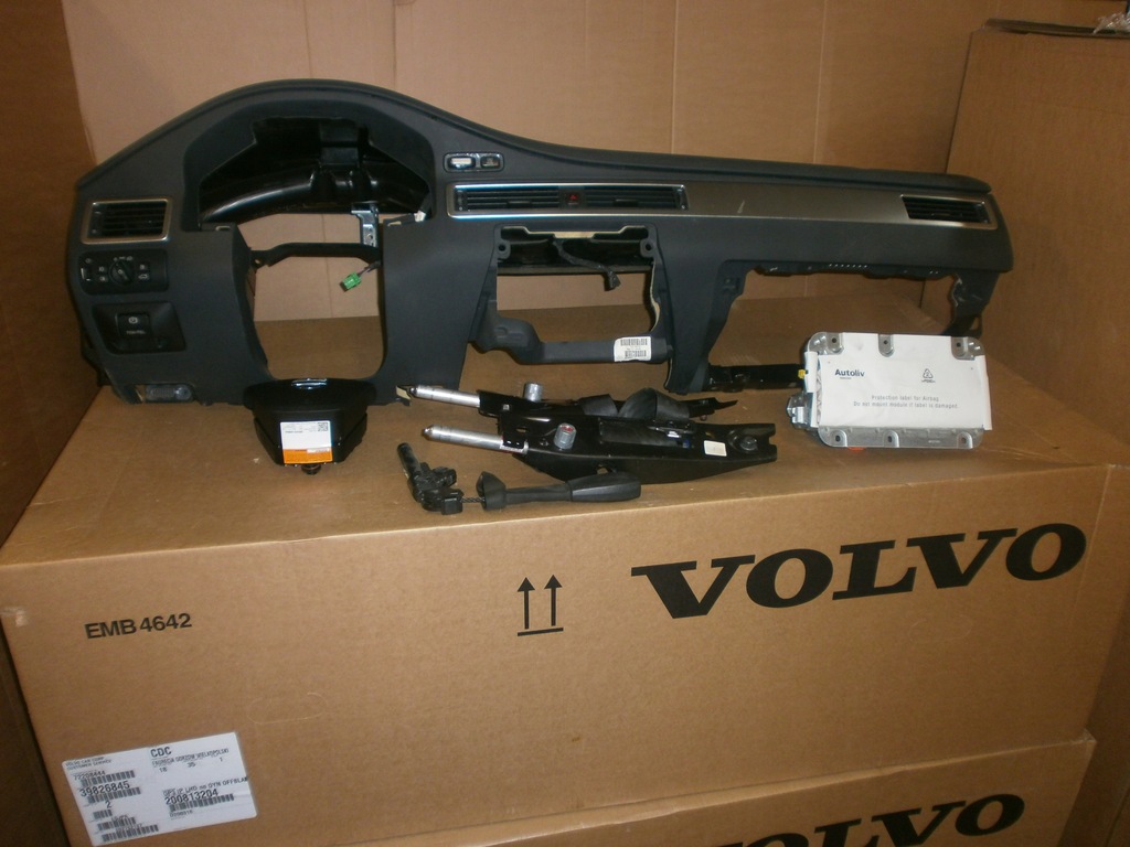 фото №1, Панель приладів панель приладів консоль volvo xc70 v70 s80!!!