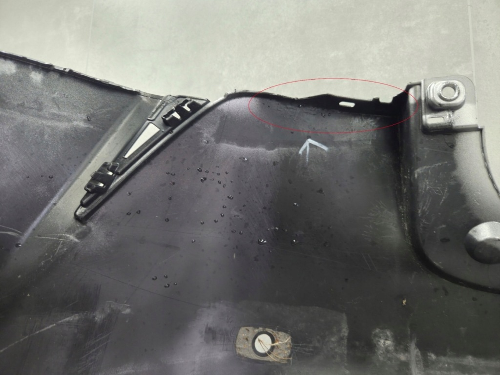 Бампер задний  задний toyota prius v 23- в Украине