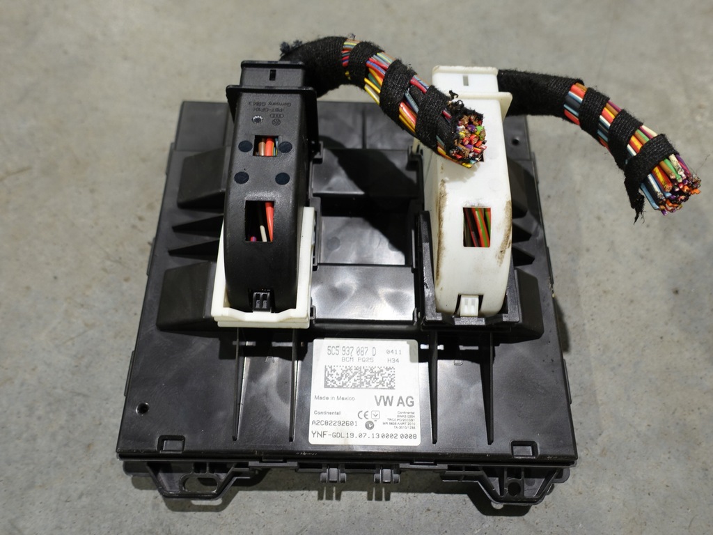 фото №1, Vw beetle 5c 5c3 cabrio модуль комфорту bcm штекер