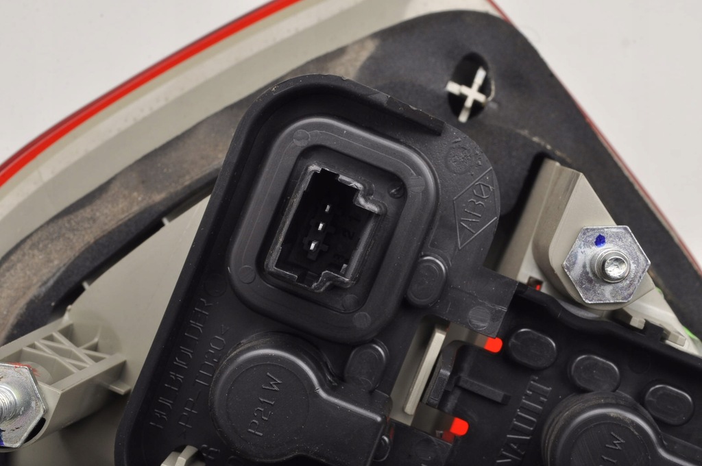 фото №7, Renault fluence лампа правая задняя w крышка 265500038r