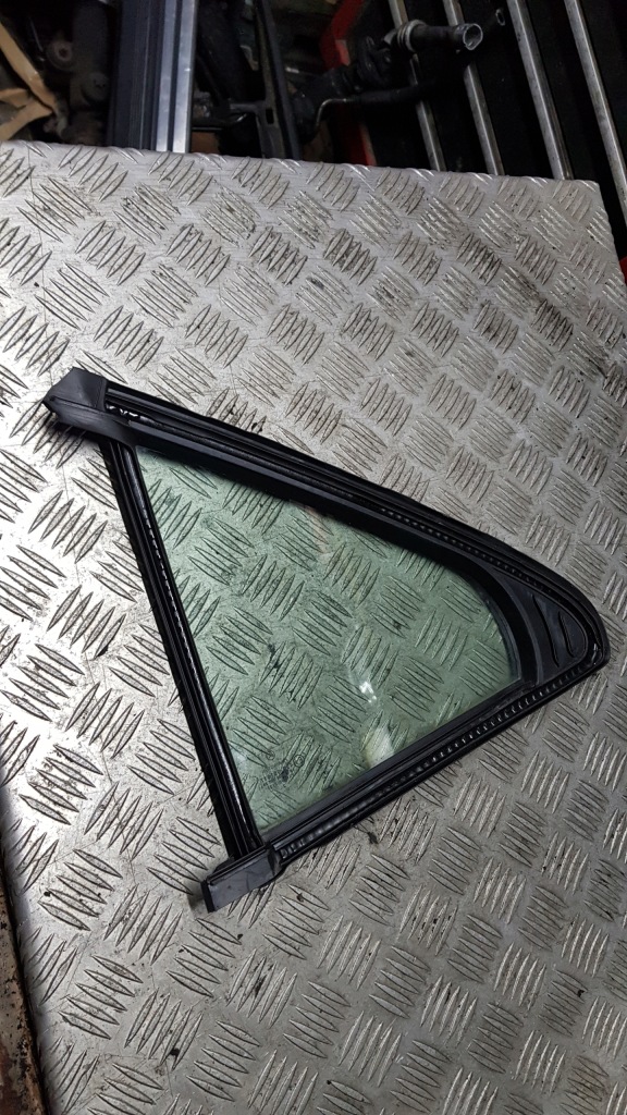 фото №1, Скло скло задня mercedes s-klasa w220 lift малий трикутник rok 2 na скло