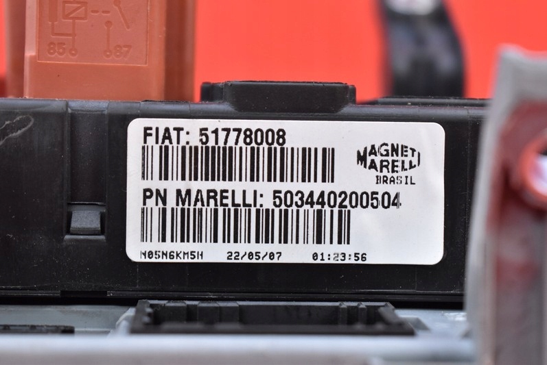 Коробка запобіжників 51778008 fiat linea 1.4 8v 77 km 06-12 Зі Шроту