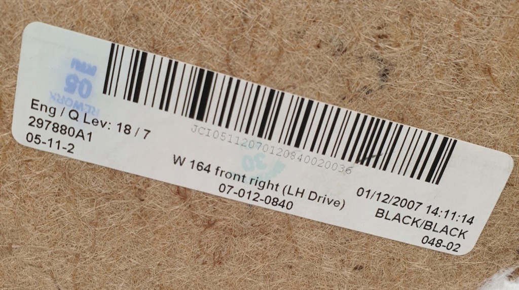 Обивка обшивка правый перед mercedes ml w164 euro Киев