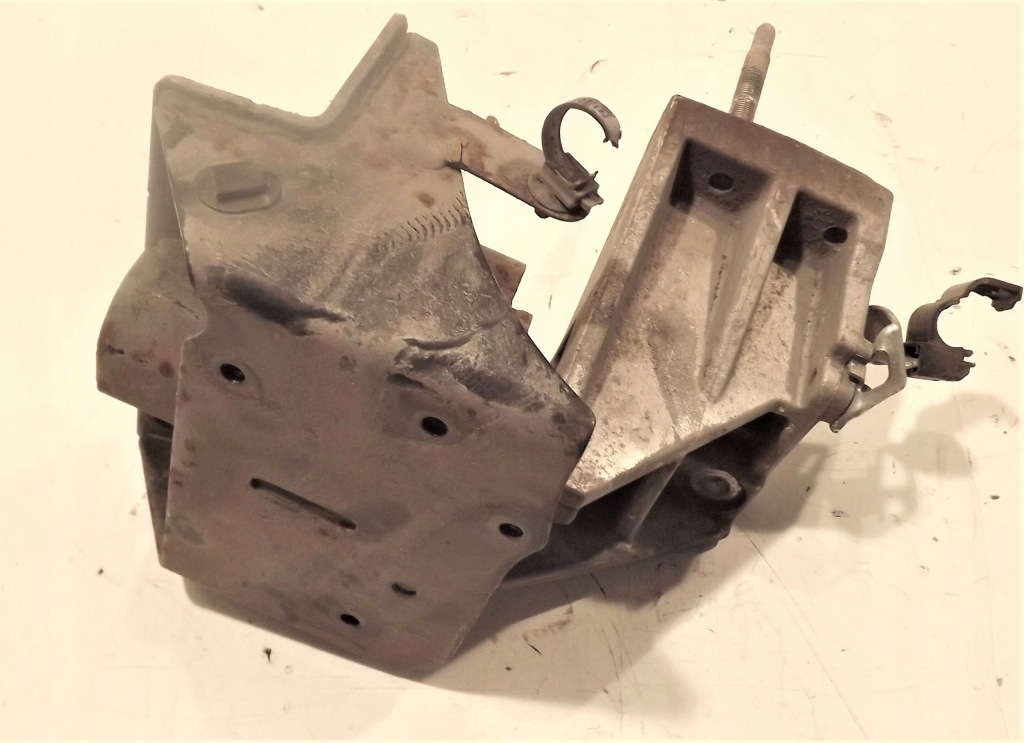 фото №1, Кронштейн подушка двигуна suzuki swift mk7 1.3 ddis