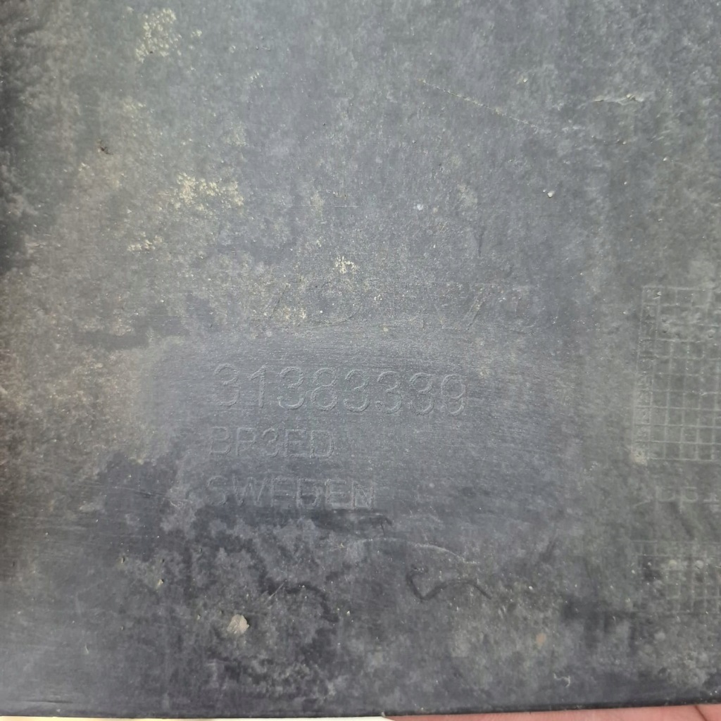 Volvo v90 cross country 16- спойлер молдинг накладка бампера задняя 31383339 Недорого