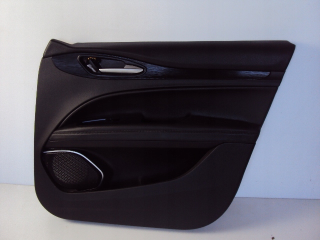 фото №2, Обивка дверь правый перед alfa romeo stelvio 16-