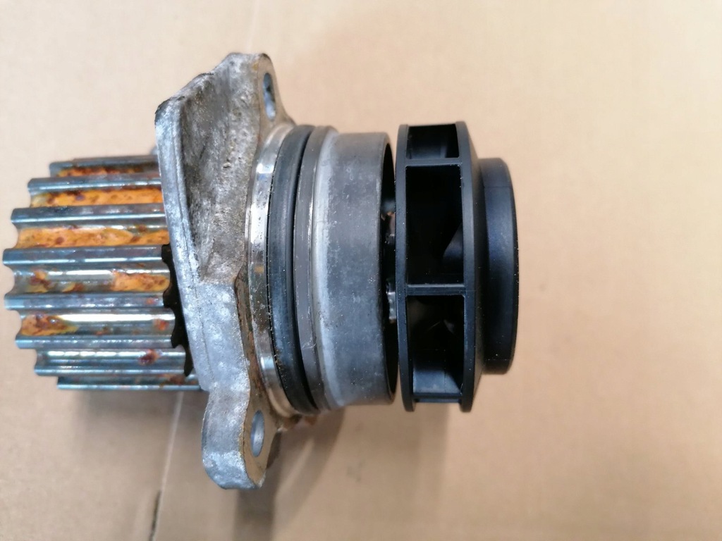 фото №6, Насос wody audi a4 b6 1.9 tdi 038121019