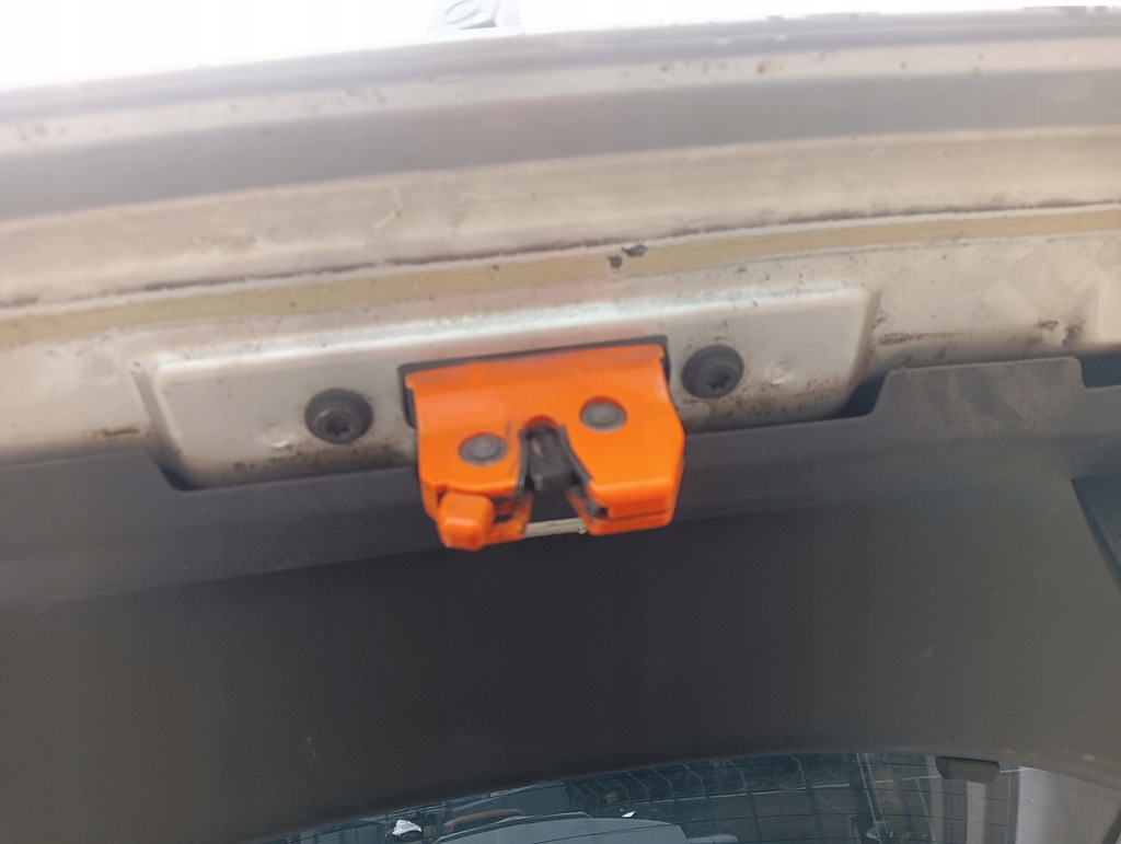 фото №1, Замок засов крышки задняя задний skoda octavia