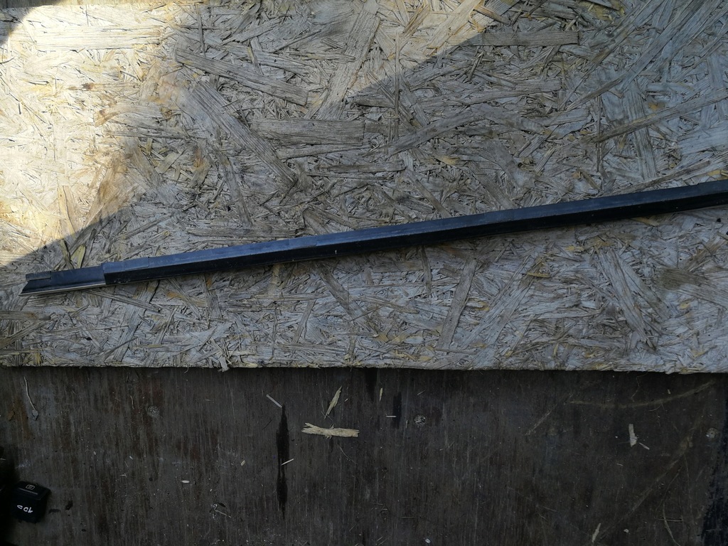 фото №5, Молдинг уплотнитель стекло правый перед bmw e30