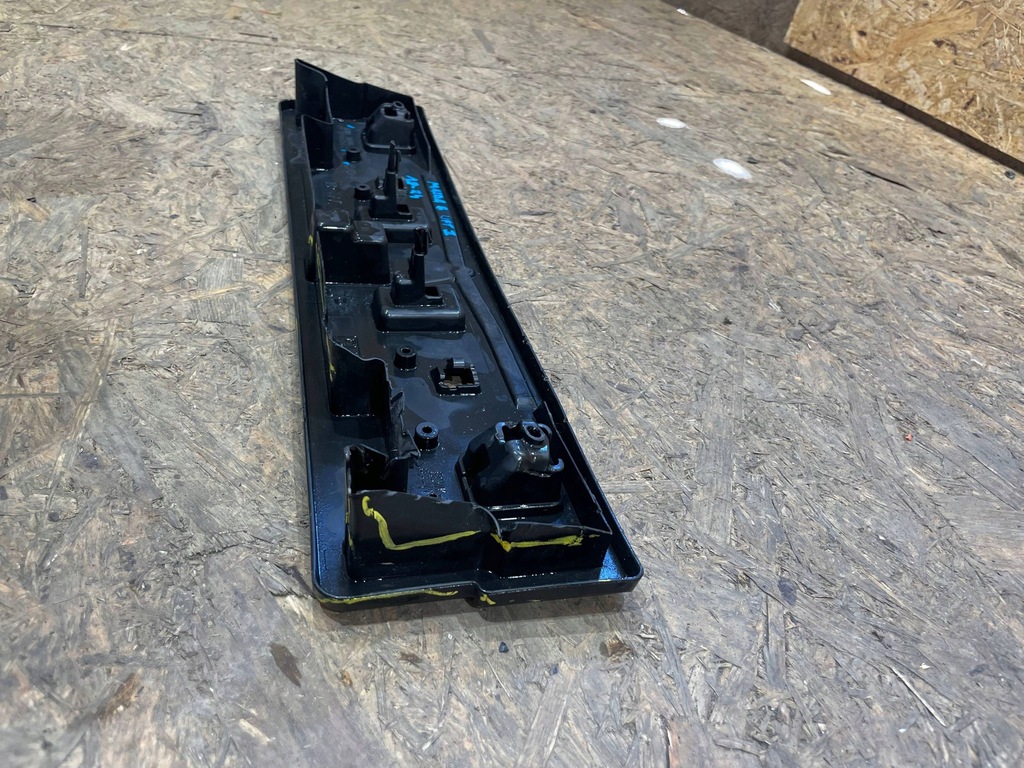 фото №10, Mazda 3 bp iv 4 19- hb молдинг подкладка pod номерной знак бампер перед передняя