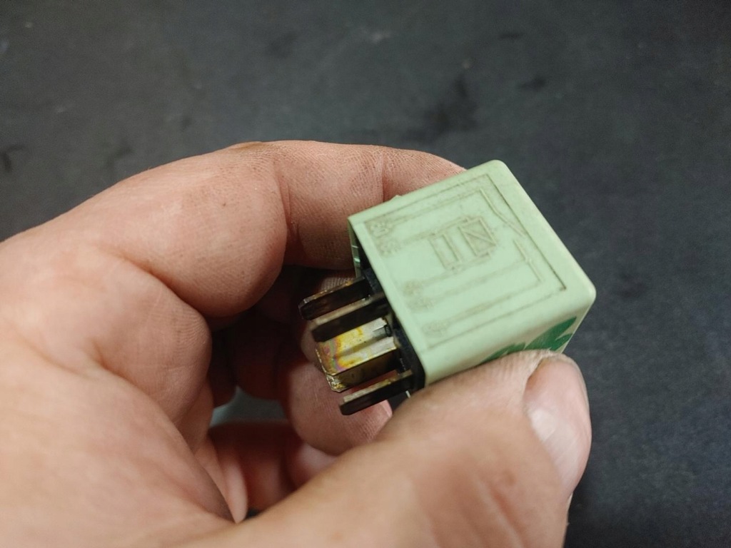 Купить Bmw e39 2.5 бензин оригинальный номер bmw реле зелёный 61368373700 оригинал