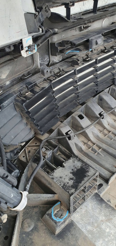 Renault megane 3 3 рестайлинг  ксенон бампер перед передний 620221285r в Украине